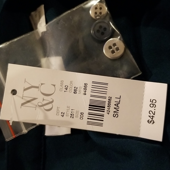 🌺NEW YORK & COMPANY V-neck- Roll-Sleeve Button-Down - Picture 10 of 12